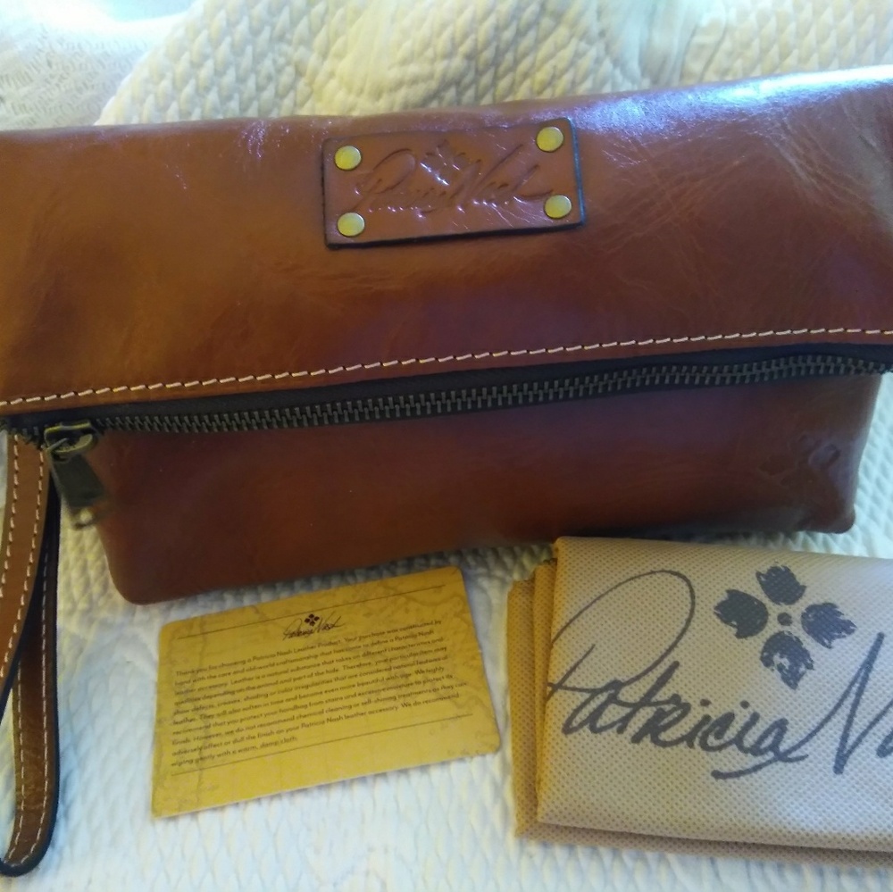 Patricia Nash Expandable Wristlet "Valerie" NWT
